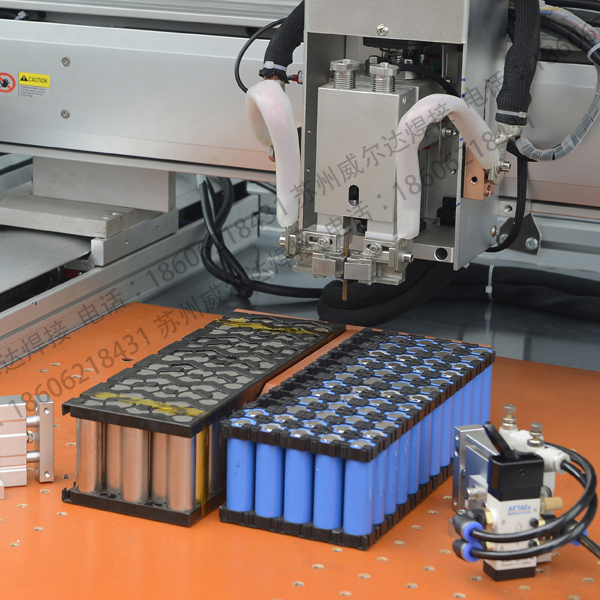 动力电池点焊机工作现场 动力电池点焊机工作现场